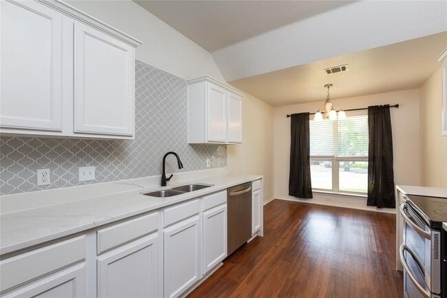 Building Photo - 2571 Georgian Dr