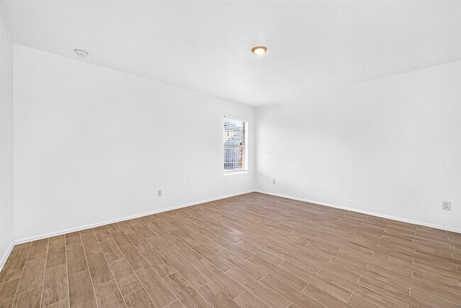 Building Photo - 27022 Breakaway Ln