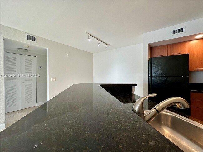 Building Photo - 12620 Vista Isles Dr