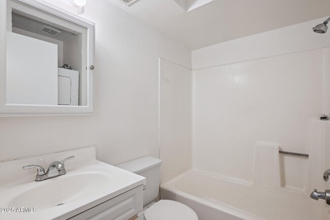 Building Photo - 286 W Palomino Dr