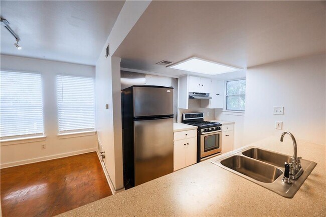 Building Photo - 1305 Lorrain St