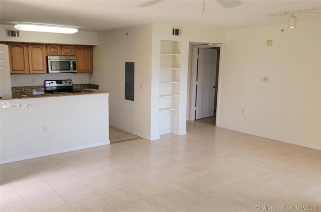 Building Photo - 261 SW Palm Dr