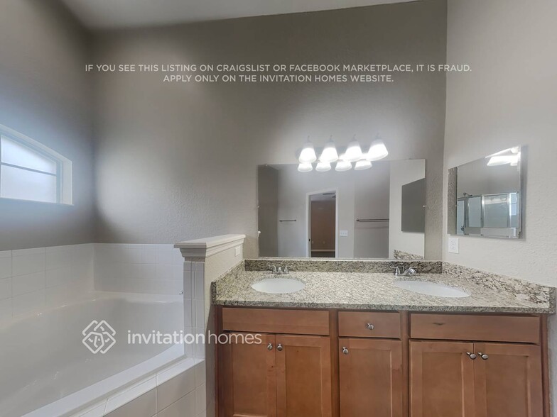 Building Photo - 2709 Oak Hammock Loop