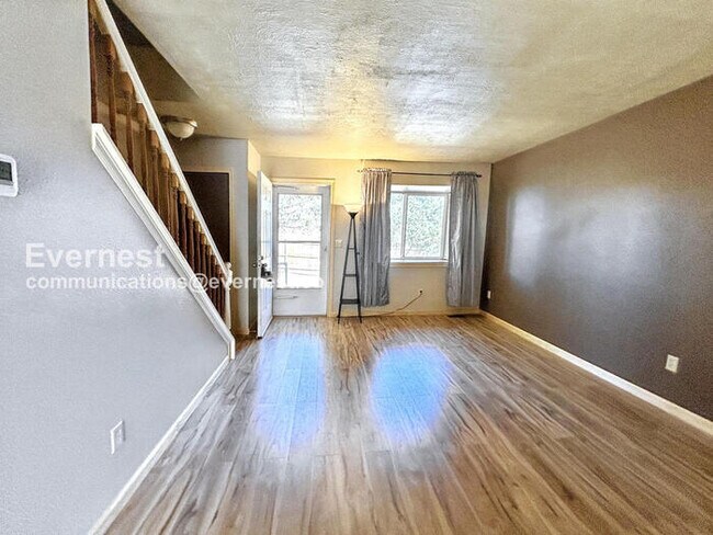 Building Photo - 2 Bed, 1.5 Bath Townhome with Carport / Available Soon!