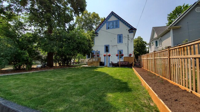 Gardner's Dream- 160 sq ft garden - 1402 N Girard Ave N