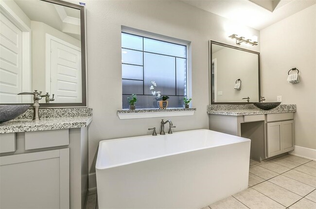 Building Photo - 16526 Whiteoak Canyon Dr