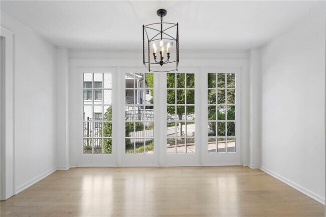 Building Photo - 2512 Brookwood Dr NE
