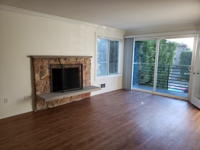 Interior Photo - Voss