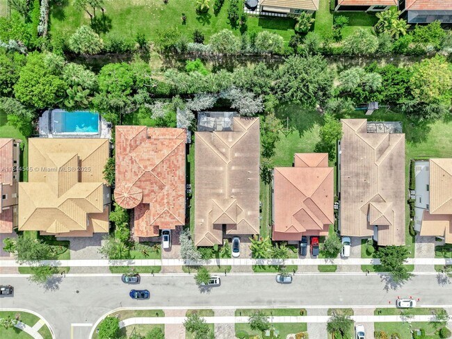 Building Photo - 8855 Watercrest Cir W