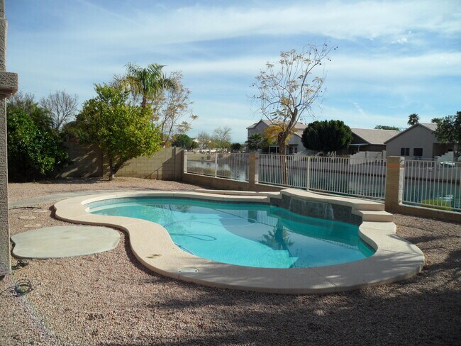 Building Photo - 687 S Sahuaro Dr