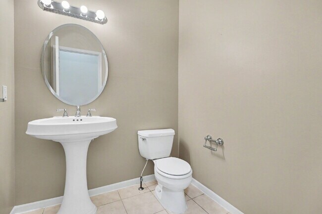 Building Photo - SPEICAL offer- MOVE IN READY 3 bedroom home!