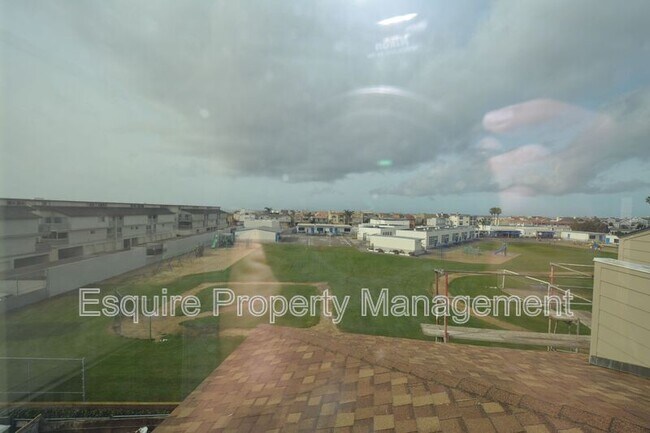 Building Photo - 2847 Harbor Blvd