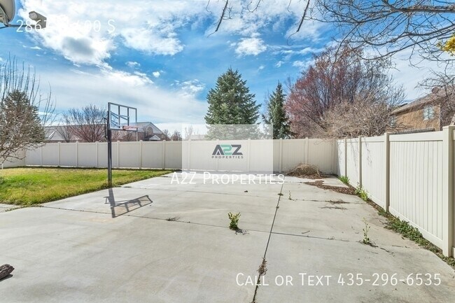 Building Photo - 2867 W 400 S