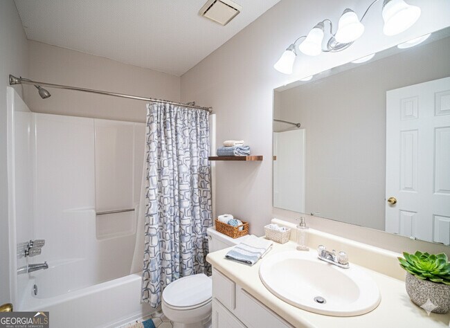 Building Photo - 4223 Lakes End Dr NW