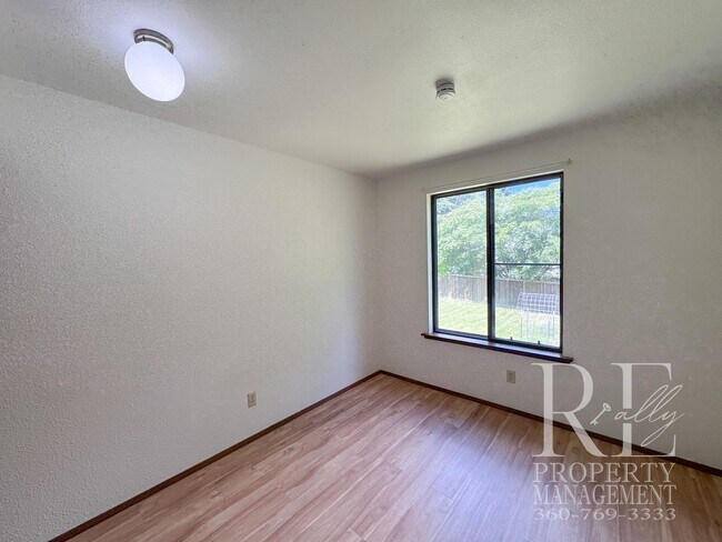 Building Photo - Spacious Poulsbo Home with Large Basement, Fenced Yard & Garden Space