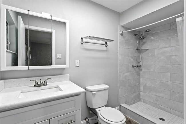 Building Photo - 6928 Greenhill Pl