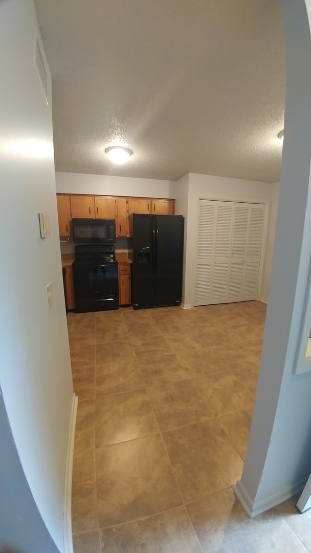 Building Photo - Newly Renovated Beautiful 2 Bedroom Home