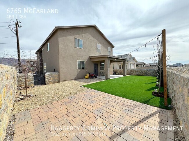 Building Photo - West El Paso 4 bed Refrig A/C with 3 car g...