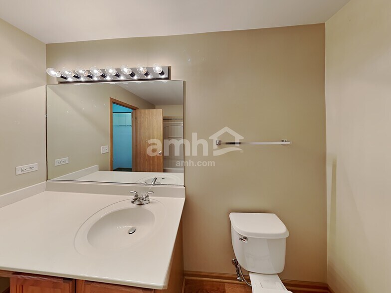 Building Photo - 39861 Waterloo Dr