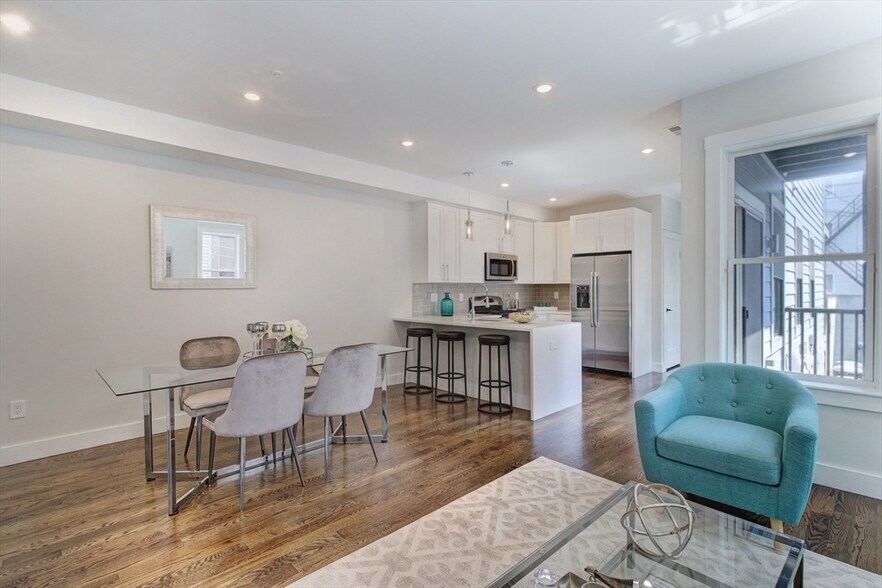 Building Photo - 50 Border St