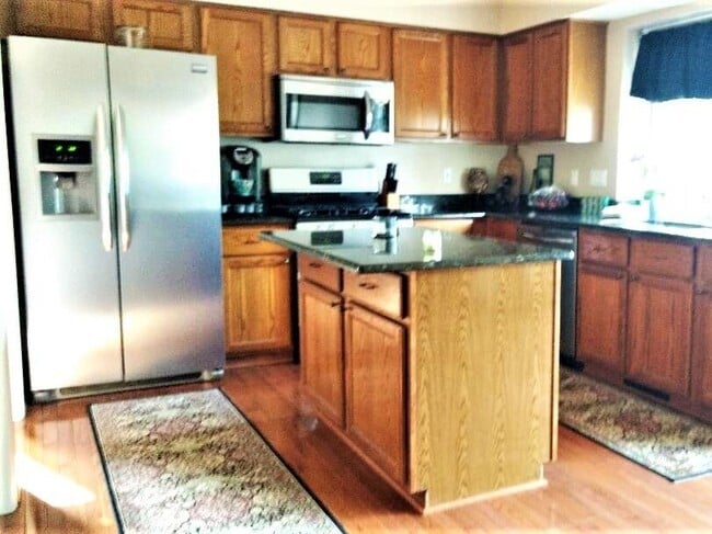 Building Photo - 47498 Fox Run Dr