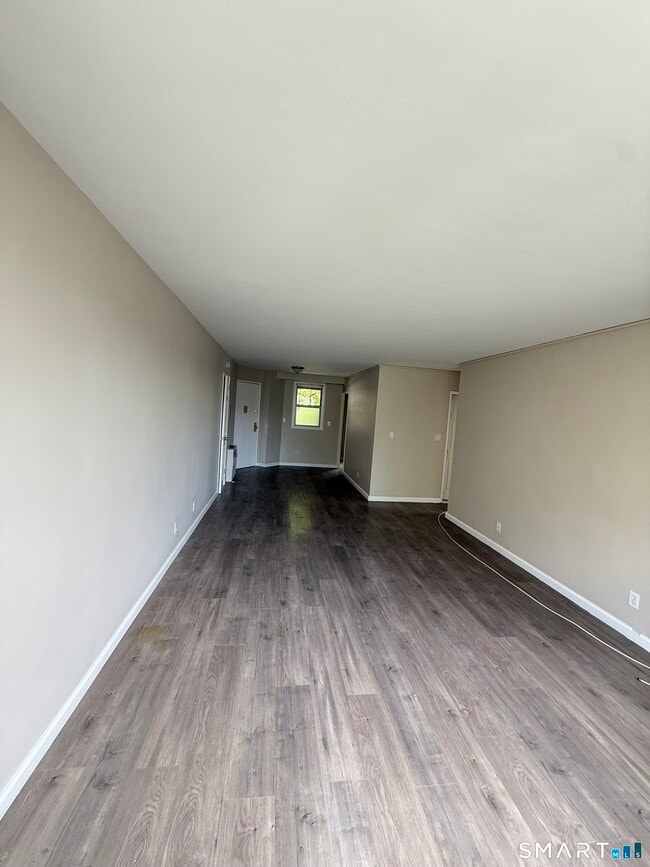 Building Photo - 71 Strawberry Hill Ave