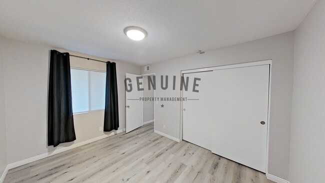 Building Photo - $500 OFF 1st Month! Lovely 3 Bedroom in La...