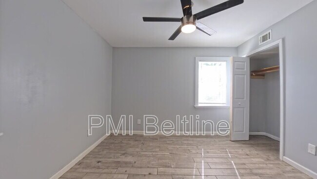 Building Photo - 1408 Lyle Ave