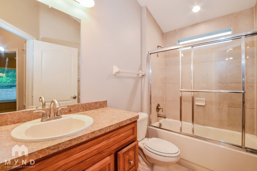 Building Photo - 2430 Princeton Ave