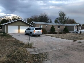 Building Photo - 3 Bed, 1 Bath, 2 Car Garage