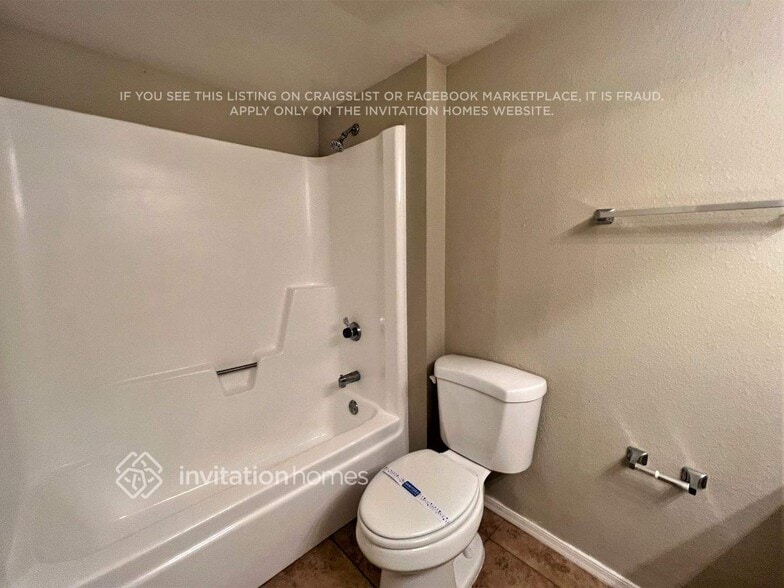 Building Photo - 2802 W Vista Ave