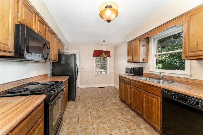 Building Photo - Earn Wealth While Leasing - Like a Homeown...