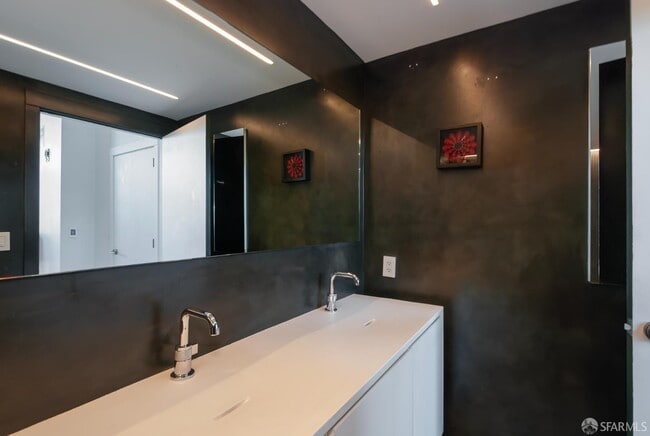 Building Photo - 1160 Mission St