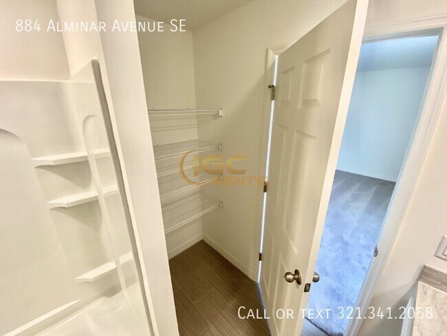Building Photo - 884 Alminar Ave SE