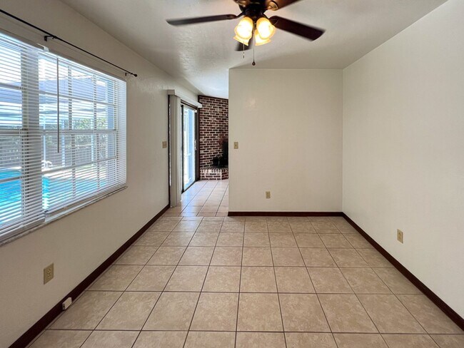 Building Photo - 3BR/2BA Pet Friendly Pool Home in McIntosh...