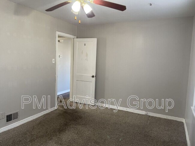 Building Photo - 1659 SW 21st St