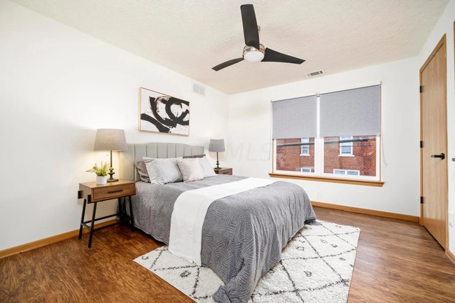 Building Photo - Elegant 3 Bed / 1.5 Bath Renovated Home in...