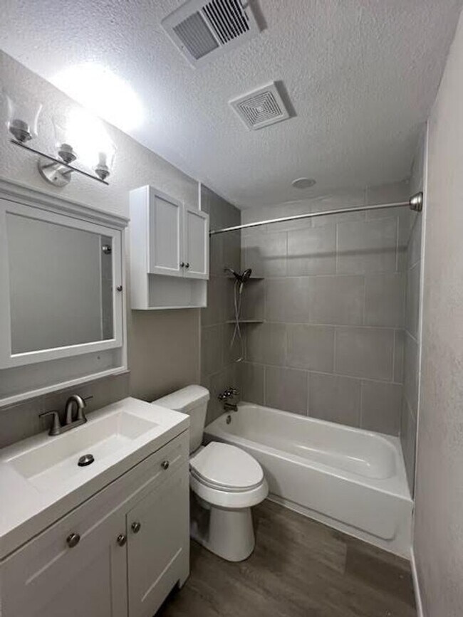 Building Photo - 1212 La Porte Dr