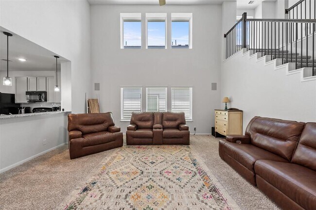 Building Photo - 5872 Strawflower Ln