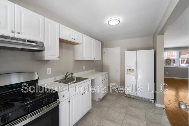 Building Photo - 305 Capitol Ct