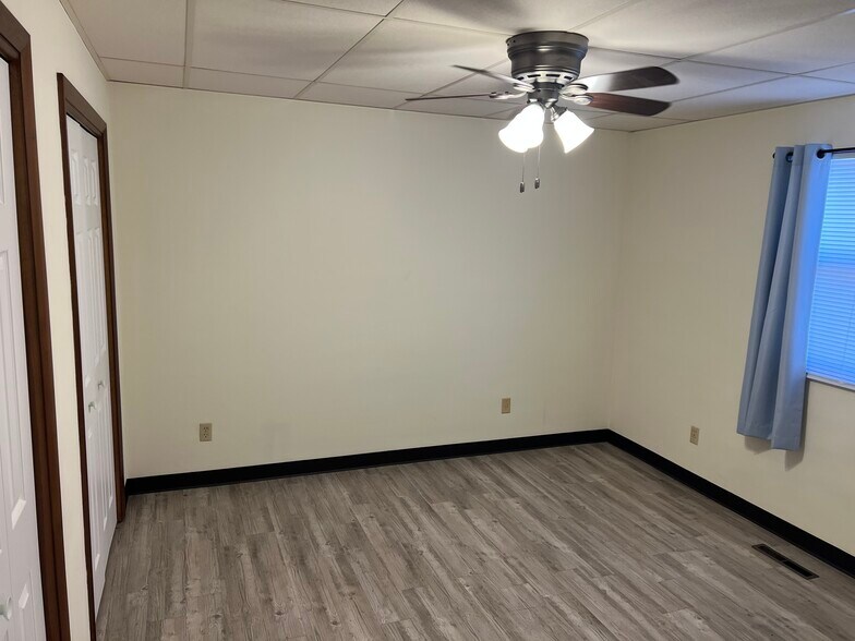 Building Photo - 2526 Rebecca Ct W