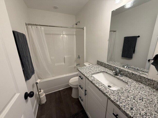 Building Photo - 3 Bedroom 2.5 Bath Townhouse in Barnwell Breeze - North Charleston
