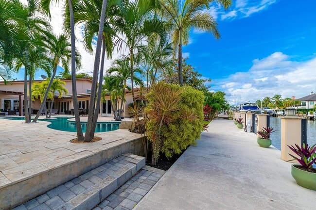 Building Photo - 2519 Barcelona Dr