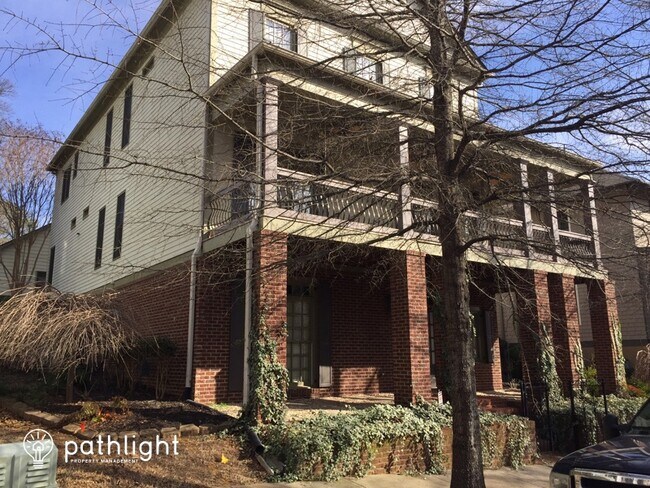 Primary Photo - 1442 Hedgewood Lane Northwest