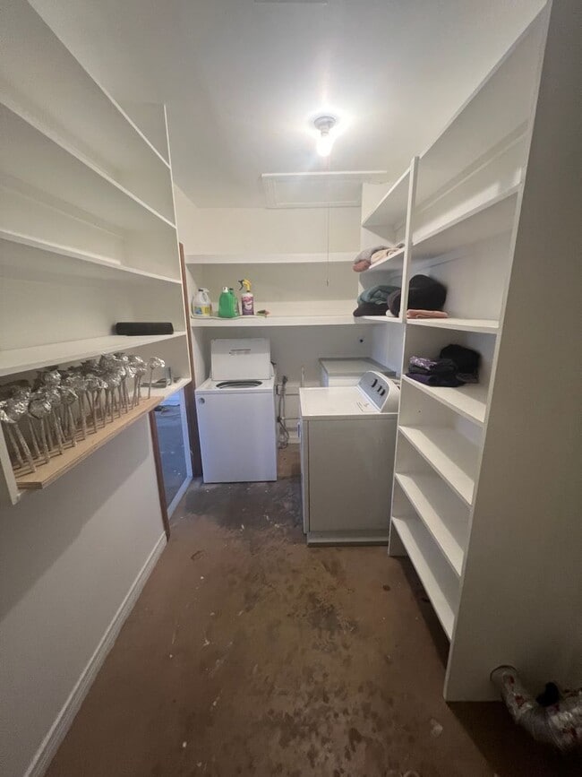 Building Photo - 1404 Melrose Dr