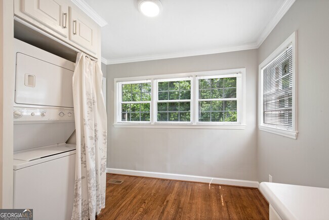 Building Photo - 1194 Spring Valley Ln NE