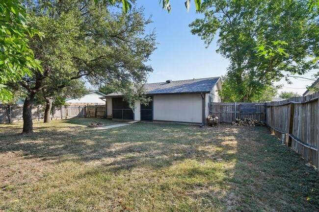 Building Photo - 2214 Winchester Dr
