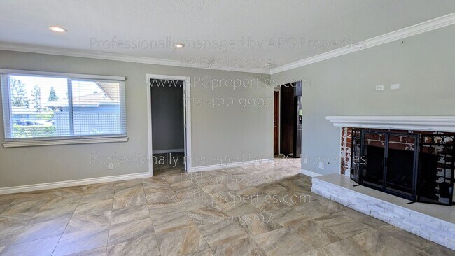 Building Photo - 15068 Mountain Spring St