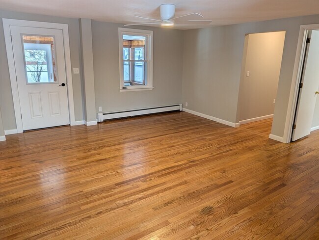 Building Photo - 116 Main St