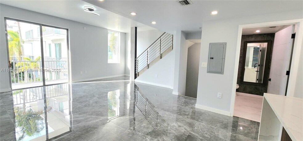 Building Photo - 2146 Van Buren St